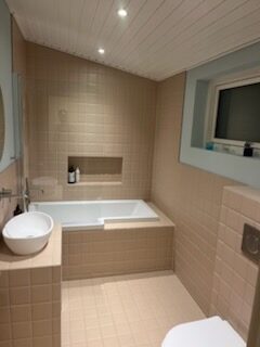 Terracotta badeværelse — moderne design