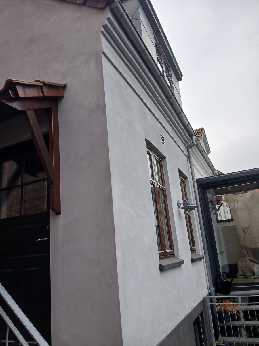 Facaderenovering — metalrender detalje